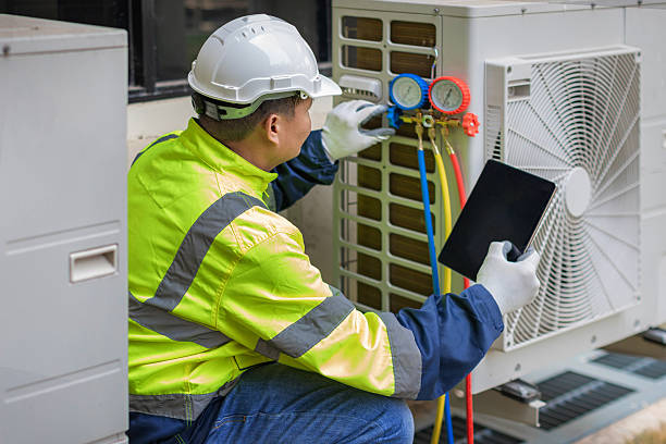 Professional Hvac technician working in Pea Ridge, FL